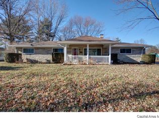26 Lake Knolls Dr, Chatham, IL 62629