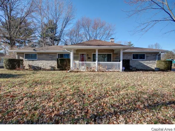 26 Lake Knolls Dr, Chatham, IL 62629