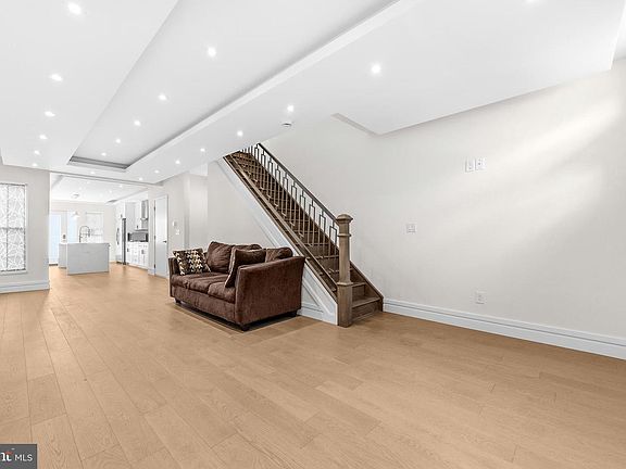 4th image of 830 N Bond St