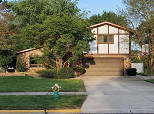 9201 Southwood Dr, Munster, IN 46321