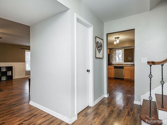 3rd image of 301 Robinhood Ct