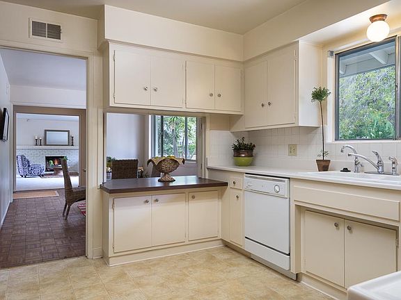 5th image of 106 E Los Olivos St