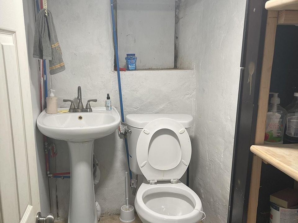 2nd image of 2068 E Pacific St