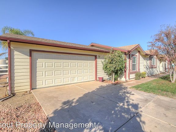 3rd image of 32077 Heather Ln