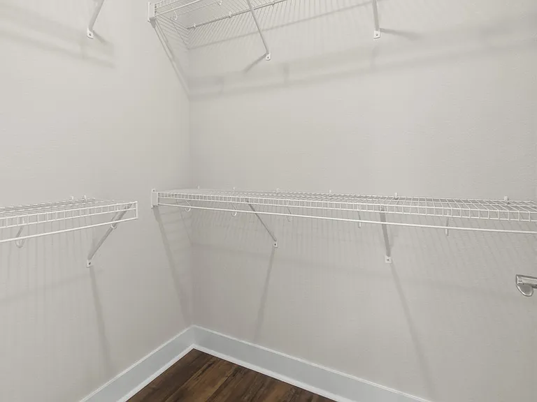 W218N16046 Tiger Lily Dr — Photo 15