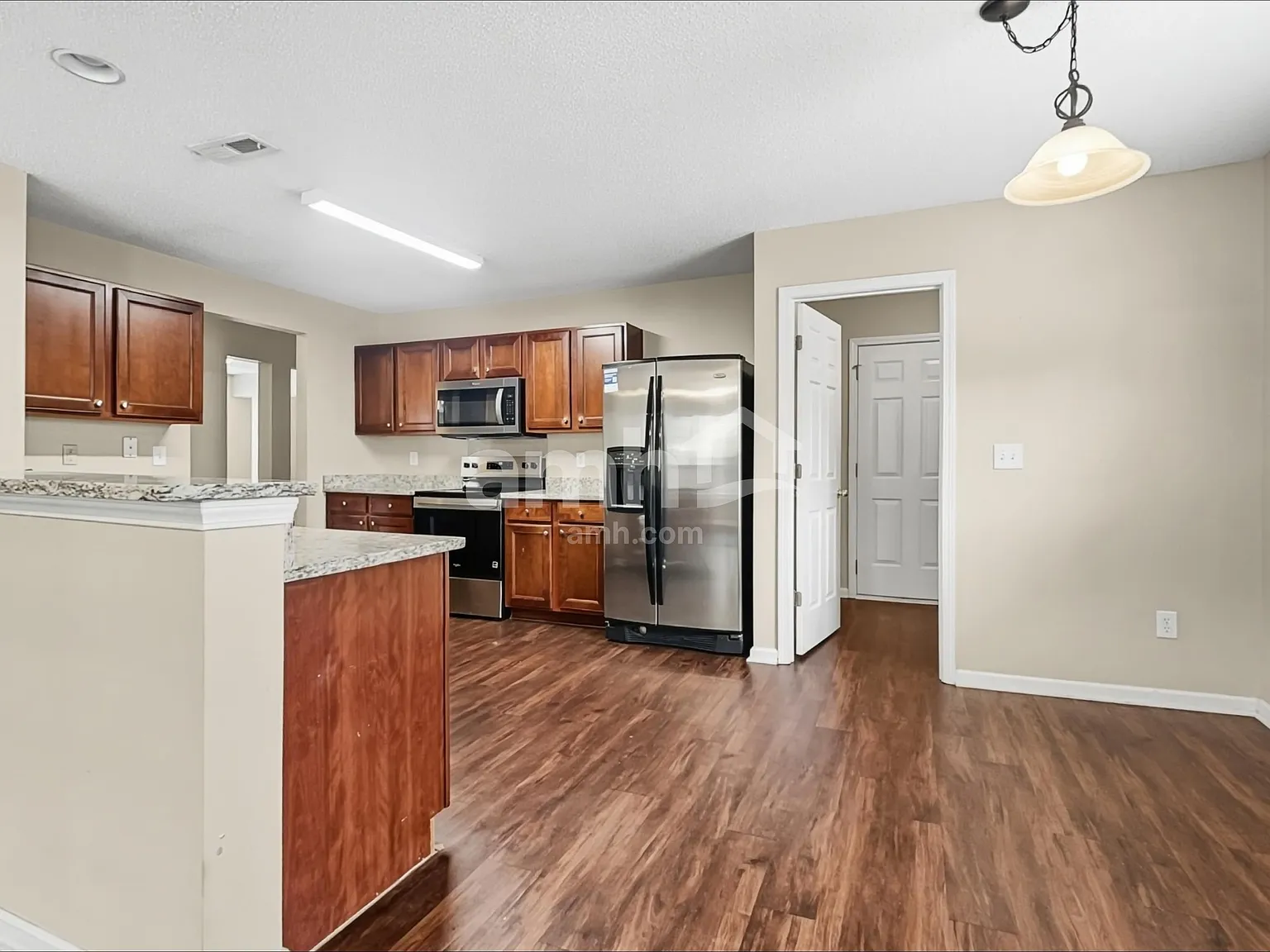 4 bed, 2.5 bath, 2633 sqft, $2,660 — Photo 4