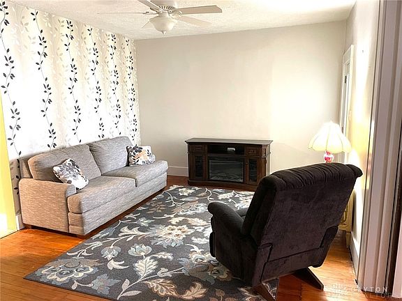 5th image of 17 Clemens Ave