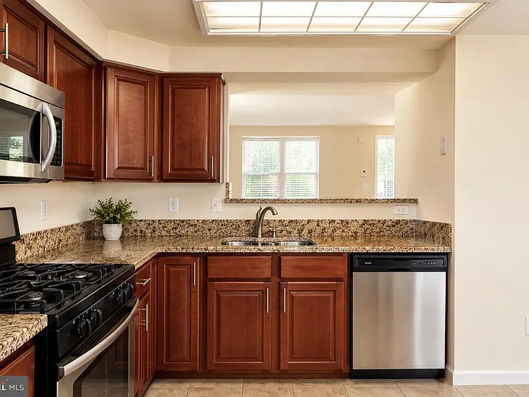3351 Canton Ct — Photo 6
