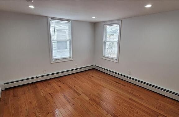 4th image of 33 Potomac St #2