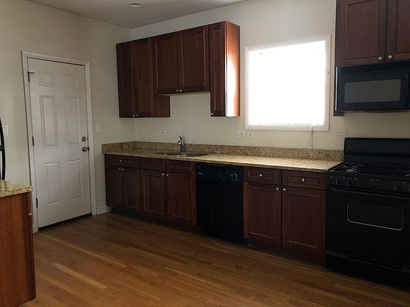 2nd image of 3922 N Pine Grove Ave #1S