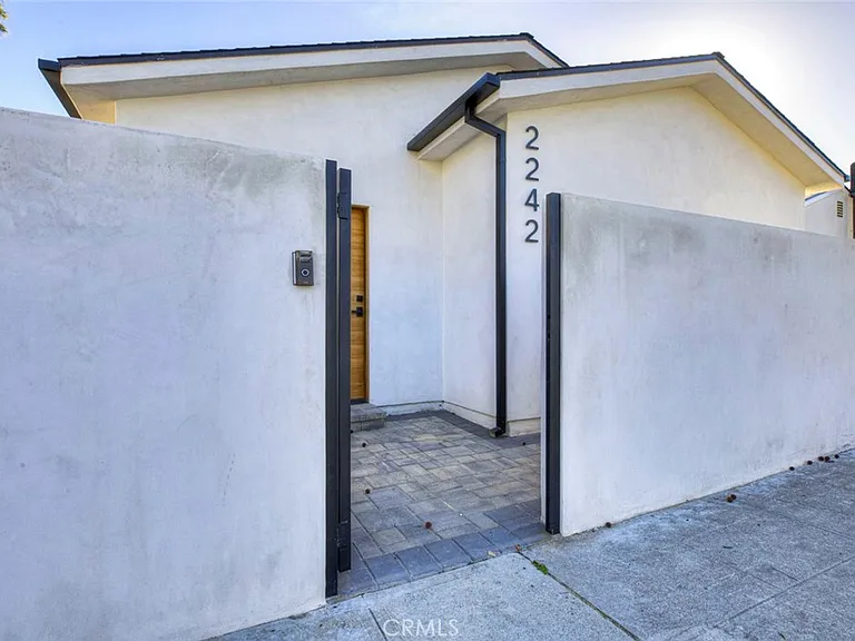 2242 N Keystone St — Photo 1