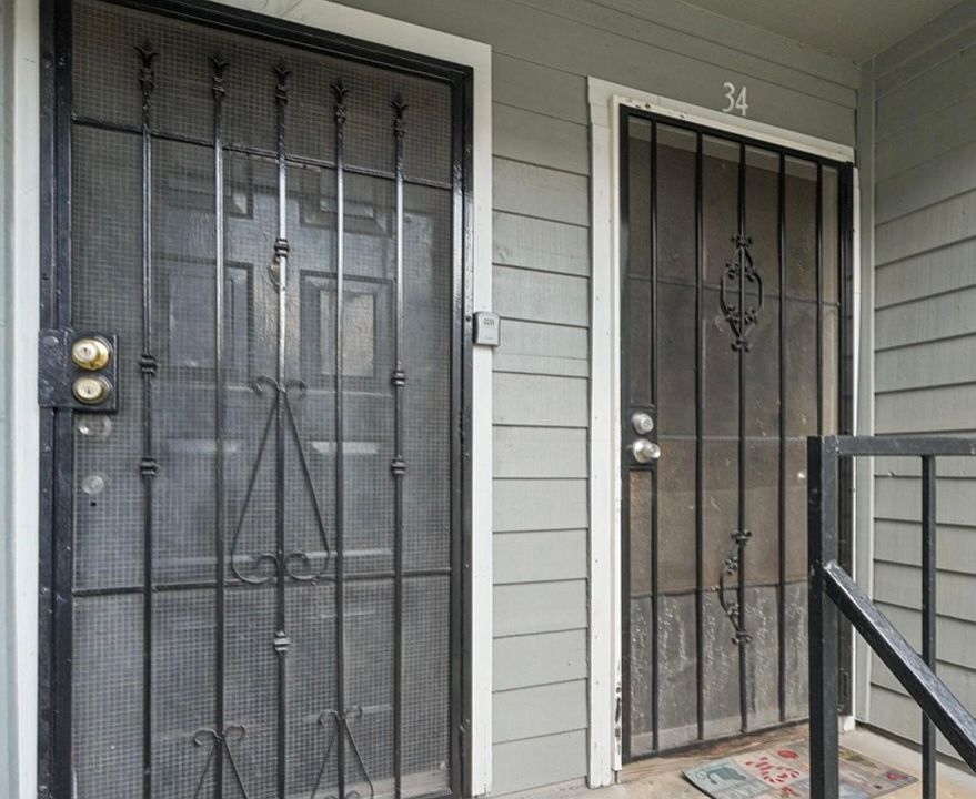 1st image of 12500 Sandpiper Dr APT 32