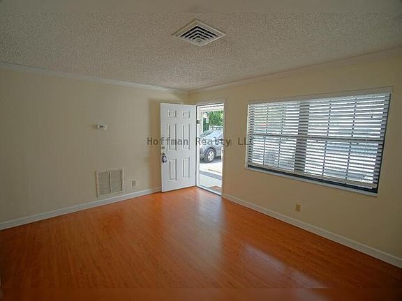 3rd image of 1002 S Armenia Ave APT 2