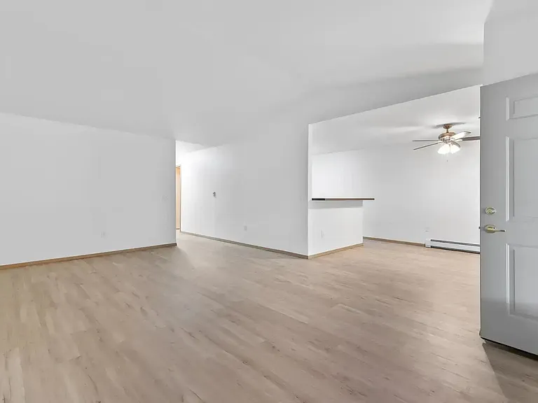 Tamarack Gardens-Fox Hills Apartments LLC — Photo 8