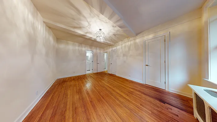 Rented by Bond New York | media 27