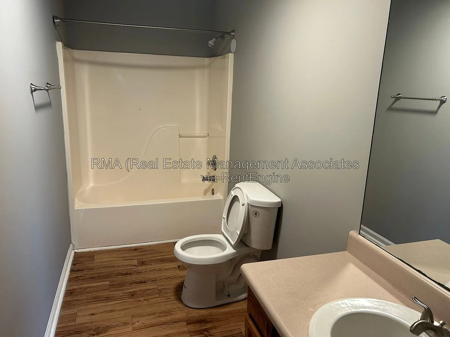 3 bed, 2.0 bath, 1120 sqft, $1,300 — Photo 2
