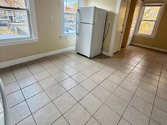 2nd image of 469 Huntington St #2