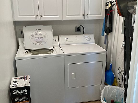 2nd image of 6750 Huntington Lakes Cir