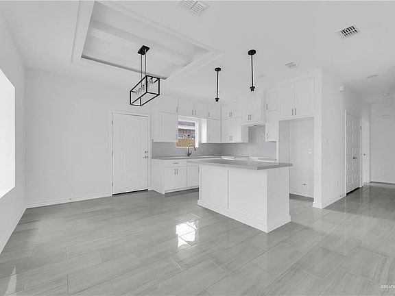 5th image of 1001 W Kohala Ave