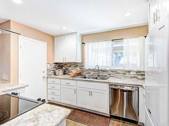 5th image of 2706 Marquette Dr