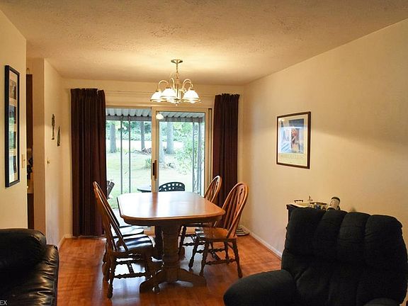 5th image of 4861 Hollyview Dr