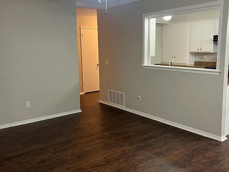4909 Cinderella Dr — Photo 6