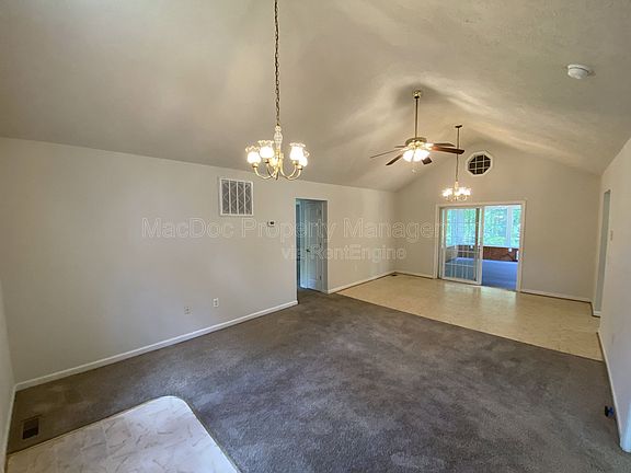 5th image of 211 Cedar Ridge Dr