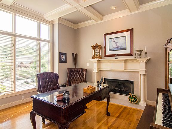 3rd image of 5244 Lake Crest Cir