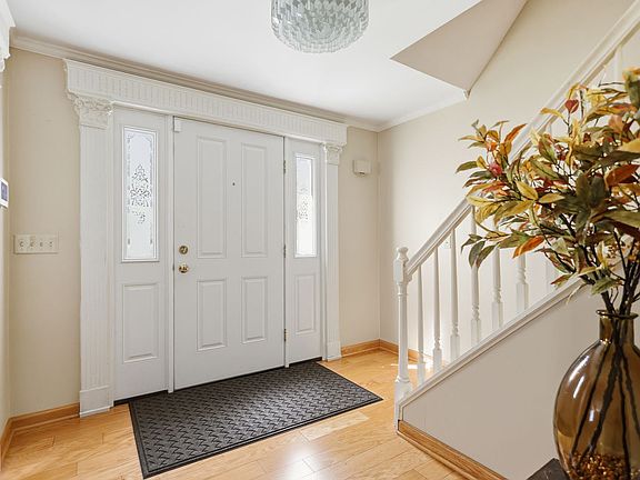 3rd image of 102 Lansdale Ct