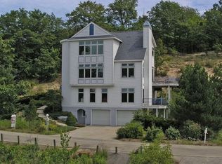 19124 Maiden Ln, Spring Lake, MI 49456