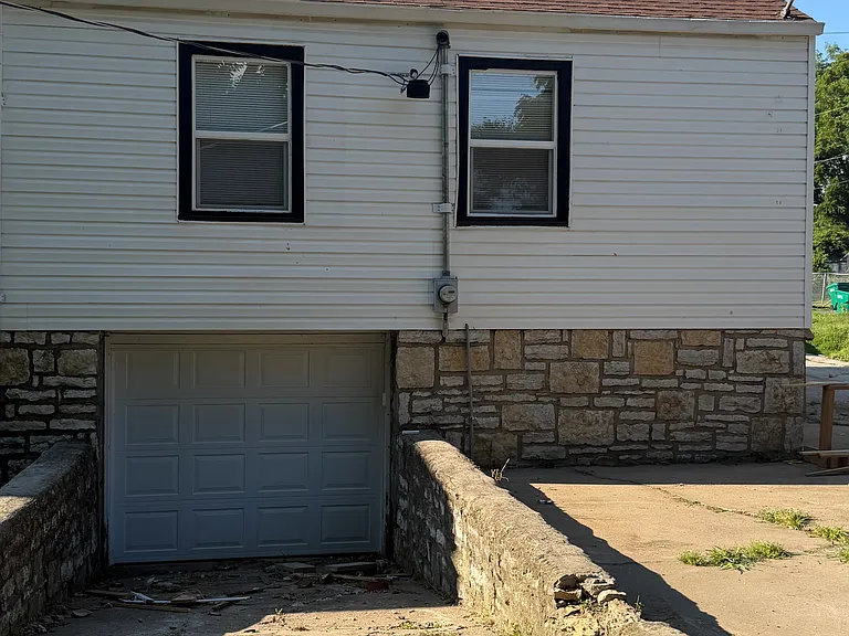 3303 Delavan Ave — Photo 12