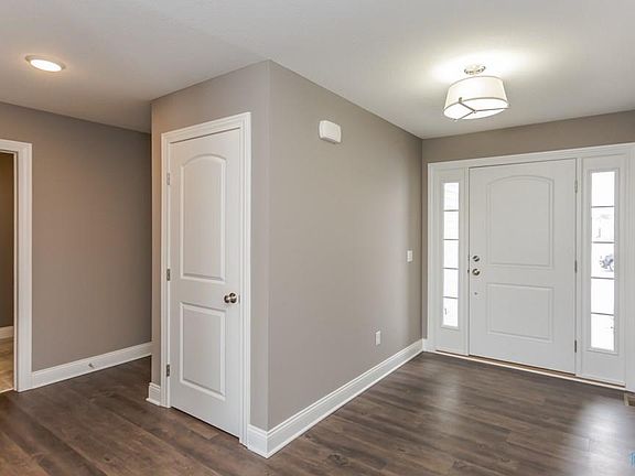 4th image of 1056 S Ironwood