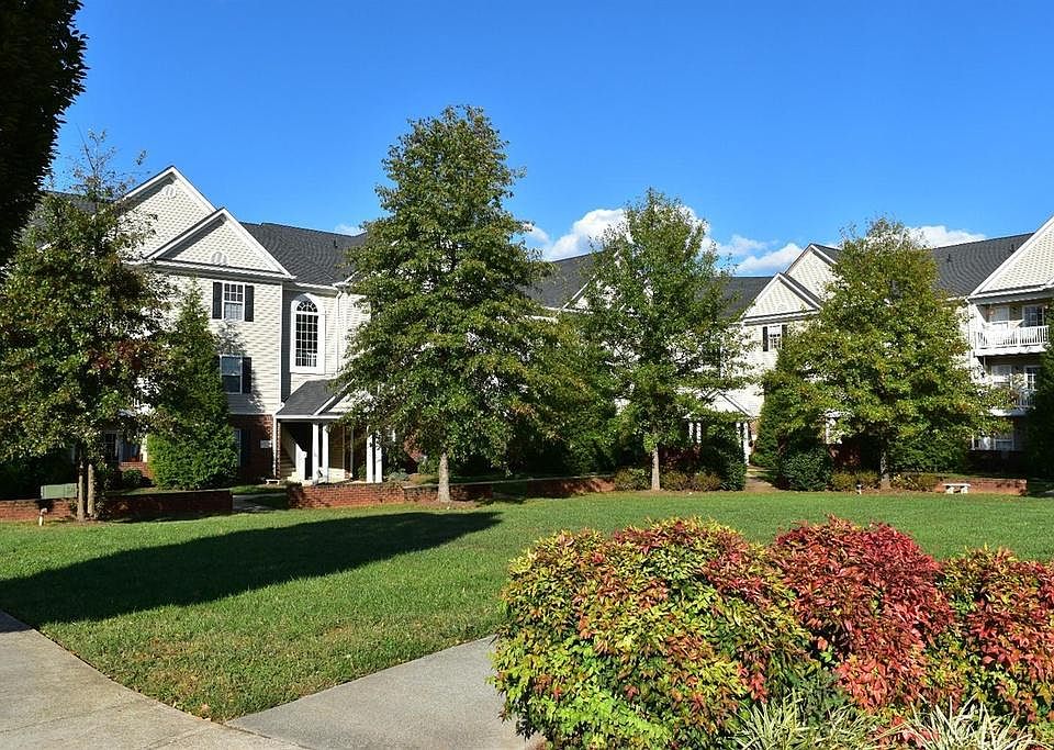 1st image of 623 Wyndhurst Dr Unit 311