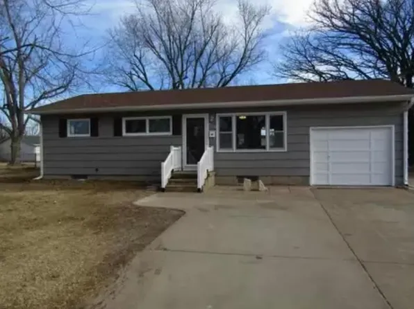 617 Lena Ave, Salina, KS 67401