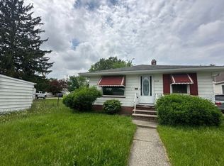 4558 Effie Rd, Cleveland, OH 44105