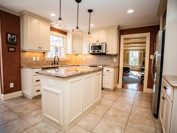 Kitchen with island