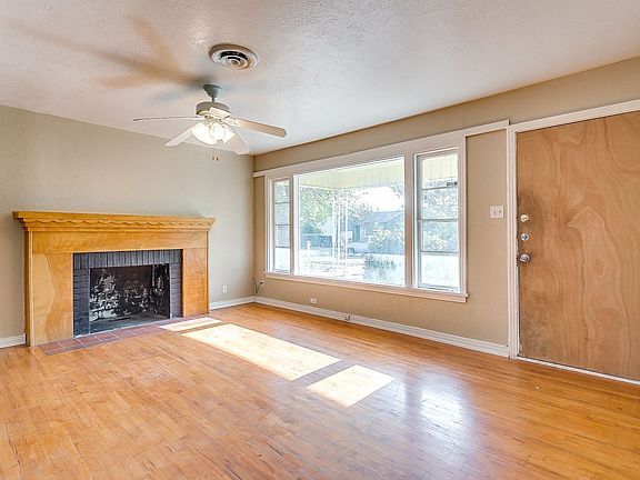 4th image of 3928 Winfield Ave