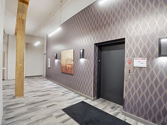5th image of 813 Broadway St #301