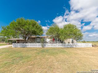 2544 County Road 306, Floresville, TX 78114
