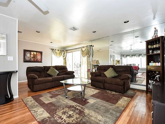 5th image of 384 Cedar Ln