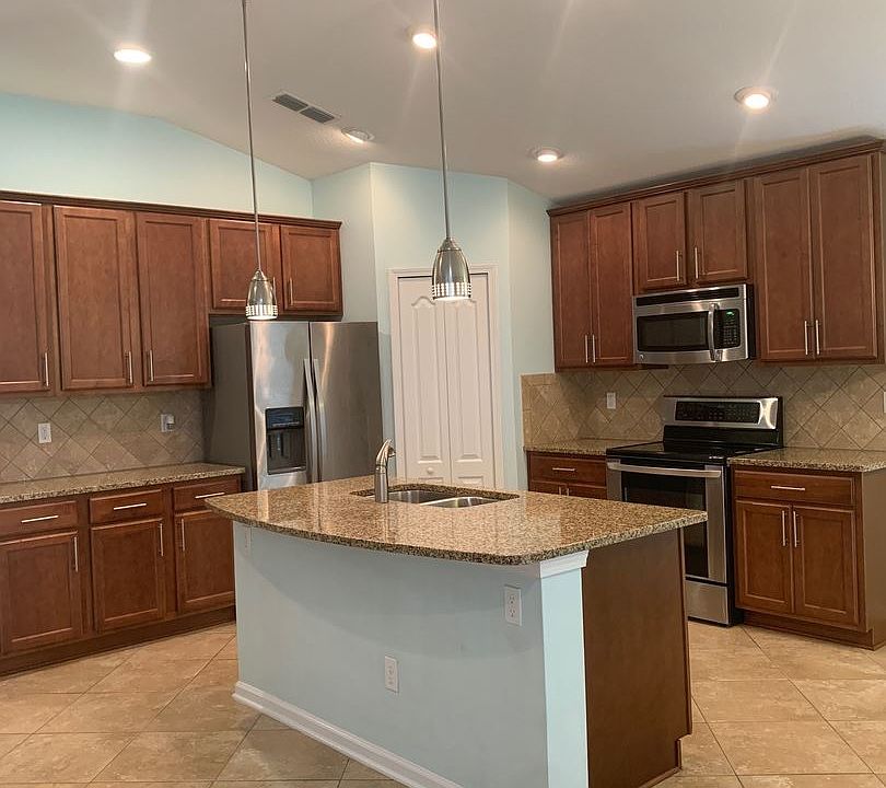 1st image of 401 Palazzo Cir