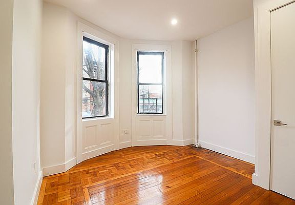 5th image of 1045 Morris Ave APT 1F