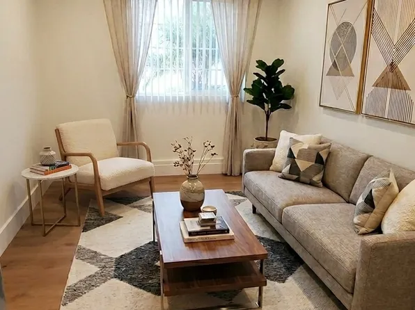 23462 Friar St, Woodland Hills, CA 91367