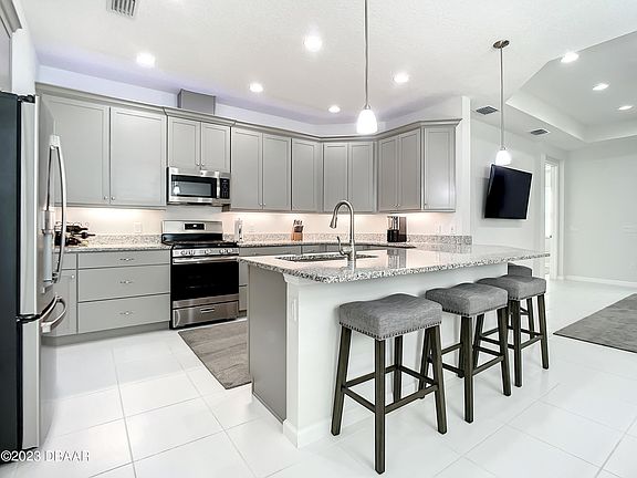 3rd image of 953 Attitude Ave