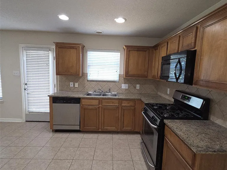 17711 Barton Point Ln — Photo 18
