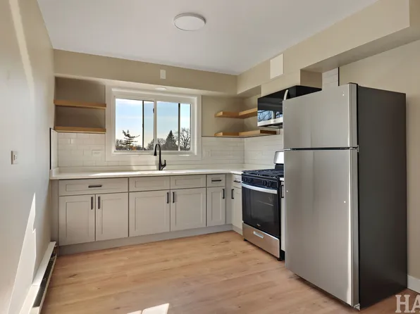 7204 13th St APT 2E, Forest Park, IL 60130