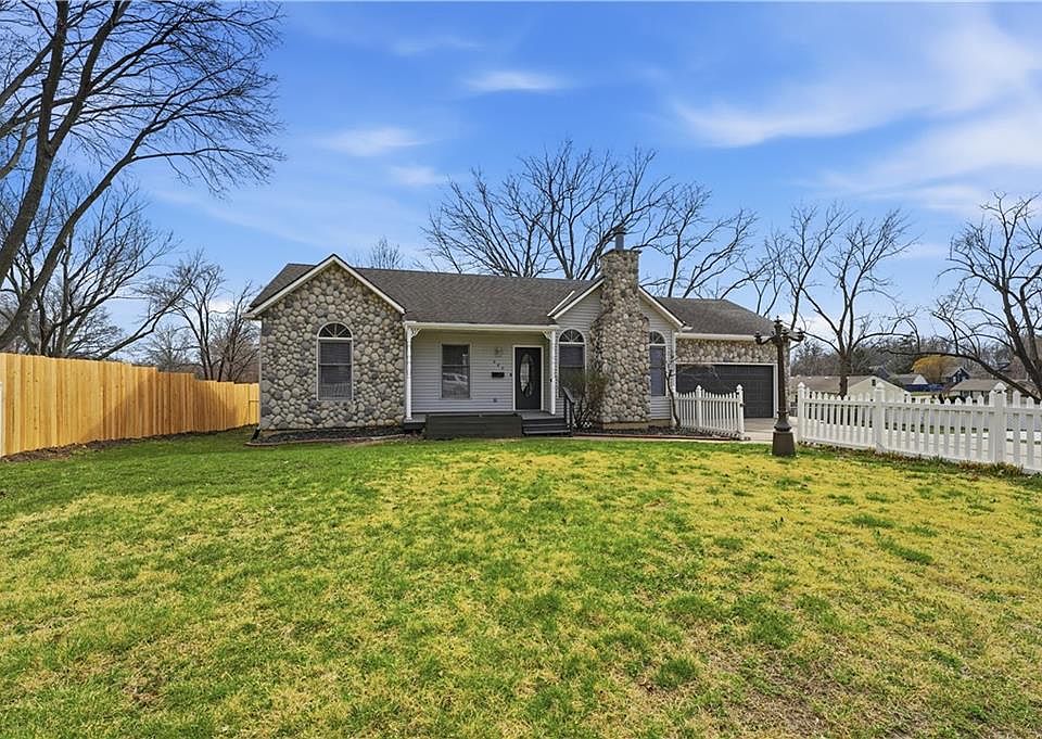 1st image of 305 NE Forest Ave