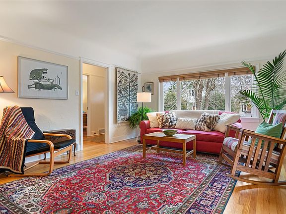 4th image of 1020 Falkland Rd