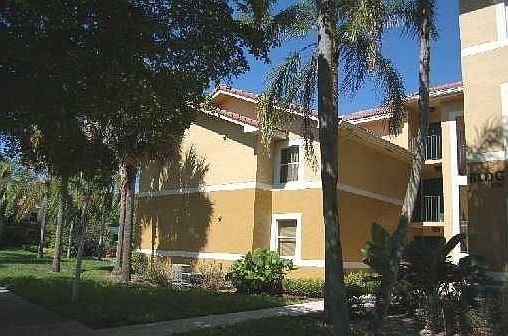 Many amenities play groung /tennis