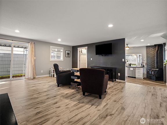 5th image of 11615 Sheridan Avenue S